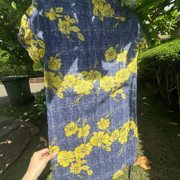 Aloha shirt style dress - Picture 3 of 3